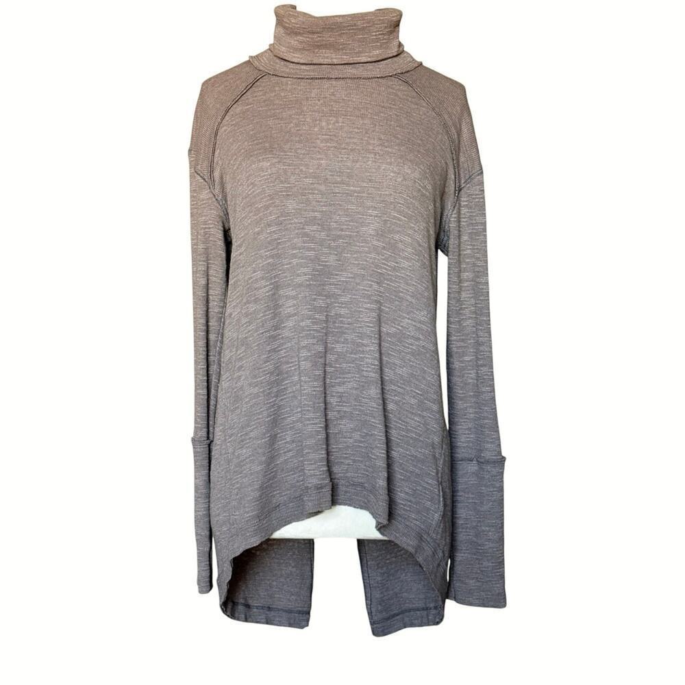 Free People We The Free Turtle Neck Slit Back Hi-Lo Sweater Size XS Taupe - Picture 2 of 14